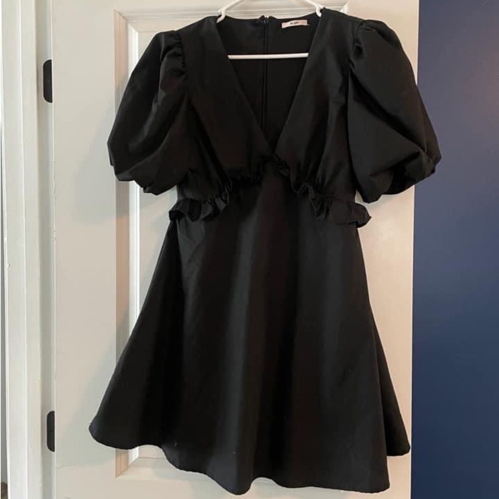 Black short dress with puff sleeves
